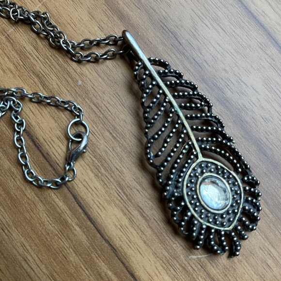 🦚 Silver Peacock Feather Statement Necklace 🦚 - Picture 4 of 4